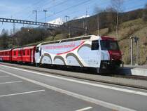 Ge 4/4 III 650  Unesco  mit einem Zug im Bahnhof Filisur. Aufgenommen im April 2007