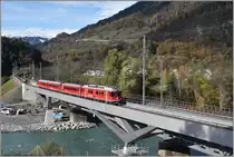 S1 1510 mit Vorortpendelzug Be 4/4 511 auf der neuen Hinterrheinbrücke bei Reichenau-Tamins. (21.11.2019)