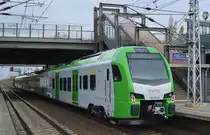 Überführung eines fünfteiligen FLIRT³ XXL für Abellio und den Verkehrsverbund Rhein-Ruhr (VRR) mit der Nr. 3429 023 B durch die WFL Lok 1 am 11.10.19 Bf. Berlin Hohenschönhausen.