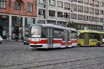 DPMB Vario LFR.E 1551 am 24.August 2019 bei der Haltestelle Hlavni nadrazi.