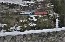 R1817 nach Filisur mit Ge 4/4 III 649  Lavin  bei Wiesen. (22.11.2019)