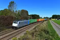 Drei Mal in der Woche kann man die LTE mit einem Containerzug nach Vorarlberg im Inntal beobachten. Die Verkehrszeiten weichen allerdings stark voneinander ab. An Dienstagen kommt die Leistung bereits vormittags in Kufstein an. Daher konnte ich am 01. Oktober 2019 die von Railpool angemietete 186 298 mit ihrem DGS 41971 von Rotterdam Maasvlakte nach Wolfurt bei passenden Lichtverhältnissen in Vogl aufnehmen.