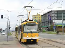 Doppeltraktion Tatra T3R auf der Linie 4 Košutka–Bory beim Erreichen der Haltestelle Sokolovská am 23.11.2019. 