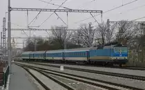 362 083 mit IC in Plzeň hlavní nádraží am 24.11.2019.