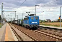 Autotransportzug (leer) mit 140 845-9 (140 008-6) der Eisenbahn-Bau- und Betriebsgesellschaft Pressnitztalbahn mbH (PRESS) durchfährt den Bahnhof Rodleben auf der Bahnstrecke Trebnitz–Leipzig (KBS 254) Richtung Gleisdreieck.
[10.8.2019 | 13:16 Uhr]