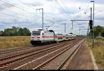 146 558-2 DB als IC 2440 (Linie 55) von Dresden Hbf nach Köln Hbf durchfährt den Bahnhof Rodleben auf der Bahnstrecke Trebnitz–Leipzig (KBS 254).
Aufgenommen am Ende des Bahnsteigs 1.
[10.8.2019 | 13:19 Uhr]