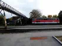  Alteisen  oder 2043 037-7 von AUSTROVAPOR wartet vor dem nun schon abgerissenen Bahnsteg in Ried; 191014