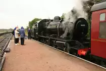 Ex LMS 2-6-0 Class 2MT No. 46512 `E. V. Cooper Engineer' der Strathspey Railway in Schottland. Die Lok verkehrt auf der Strecke zwischen Aviemore und Badenoch. Die Aufnahme entstand am 05.05.2011 an der Endhalte in Broomhill. 