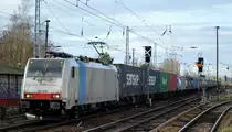 Railpool GmbH, München [D]  186 506  [NVR-Nummer: 91 80 6186 506-2 D-Rpool] aktueller Mieter? mit Containerzug Richtung Frankfurt/Oder am 28.11.19 Berlin Hirschgarten. 