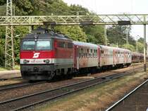 1142 639-2 samt City Shuttle Garnitur am 7.7.2007 Richtung St.P�lten bei der Durchfahrt in Rekawinkel