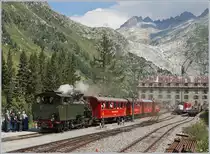  Wir feiern unsere neue Lok HG 4/4 704  so die einladende Unterschrift zum Festprogramm der DFB am 31. August in Gletsch; und die eigenwillig gestaltete Lok wurde dann auch von zahlreichen Besuchern empfangen. Im Bild die Ankunft der HG 4/4 704 mit ihrem Extrazug von Realp in Gletsch.

31. August 2019