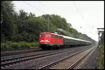 Am 3.9.2006 war reger Sonderverkehr auf der Rollbahn auf dem Stück Osnabrück nach Münster. 
110321-7 kommt hier mit einem Partyzug nach Münster durch den Bahnhof Natrup Hagen.