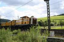 Wiebe Lok Nr. 3 mit einem Bauzug bei Herrmannspiegel auf der Fahrt von Fulda Richtung Bad Hersfeld