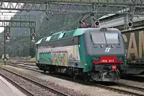 Nachschuss auf E 405 015, als diese bei Regen am Abend des 05.07.2018 wieder von ihrem KLV abgestezt hatte, vermutlich wegen eines Defektes, und Richtung Abstellgleis rangierte.