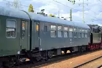 Ehemaliger DR Dienstwagen jetzt als Personenwagen für historische Bahnfahrten für WFL im Einsatz mit der Nr. D-WFL 57 80 2811 001-8 Dienst am 19.09.19 Bf. Flughafen Berlin Schönefeld.