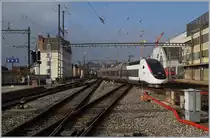 Der  InOui  TGV 4404 ist als TGV Lyria 9261 von Paris an seinem Ziel in Lausanne angekommen und fährt nun bis zur baldigen Bereitstellung für die Rückfahrt in die Abstellgruppe. 

4. Dezember 2019