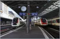 Da Lyria ihre Flotte auf den Fahrplanwechsel von 19 POS auf 15 Euroduplex TGV-Züge umstellt, werden die POS ab Fahrplanwechsel in ein neues Einsatzgebiet versetzt und dazu bereits farblich angepasst: Der  InOui  TGV 4404 ist als TGV Lyria 9261 von Paris an seinem Ziel in Lausanne angekommen und wird nun bis zur Bereitstellung der baldigen Rückfahrt in die Abstellgruppe fahren, wie übrigens auch der ICN auf dem Nachbargleis. 
4. Dezember 2019