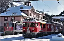 R1936 nach Scuol-Tarasp mit Ge 4/4 II 627  Reichenau-Tamins  und R1636 nach St.Moritz mit ABe 4/4 III 54  Hakone  und 53  Tirano  in Pontresina. (30.11.2019)