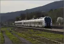 Coradia Liner Intercités B85017/18 als Zweikrafttriebzug nach Belfort Triebzugnummer ist IC 109, der zweite Zugteil ist IC 107. Champaney, März 2017.