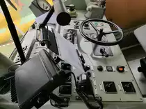 Seitlicher Blick auf den Führerstand des Elektrotriebwagen 92 (CH-ZMB 94 85 7576 092-1) im Bahnhof Übelbach anlässlich einer Fahrzeugausstellung zur 100-Jahr-Feier der Strecke Peggau-Übelbach, 04.08.2019 

Der TW92, ehemals bei der Sihltalbahn Zürich in Betrieb, und jetzt bei der Zürcher Museumsbahn, ist ein Schwesterfahrzeug des ET15 der Steiermarkbahn.