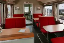 Blick in den neu gestalteten Fahrgastraum des Elektrotriebwagen 92 (CH-ZMB 94 85 7576 092-1) im Bahnhof Übelbach anlässlich einer Fahrzeugausstellung zur 100-Jahr-Feier der Strecke Peggau-Übelbach, 04.08.2019 

Der TW92, ehemals bei der Sihltalbahn Zürich in Betrieb, und jetzt bei der Zürcher Museumsbahn, ist ein Schwesterfahrzeug des ET15 der Steiermarkbahn.
