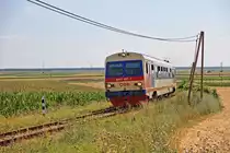 Am 20.07.2019 ist der 5047.027 als R 7233 kurz vor der Kreuzung der Hauptstraße zwischen Bockfließ und Auersthal unterwegs.