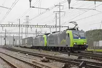 Doppeltraktion, mit den BLS Loks 485 006-1 und 485 008-7, durchfährt den Bahnhof Pratteln. Die Aufnahme stammt vom 23.11.2019.