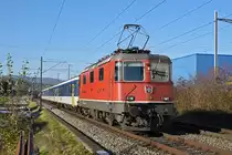 Re 4/4 II 11136 fährt Richtung Bahnhof Lausen. Die Aufnahme stammt vom 03.12.2019.