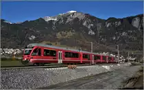 S1 1523 nach Rhäzüns mit ABe 4/16 3103 vor dem Vilan 2379m bei Malans. (06.12.2019)