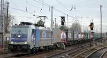 RTB CARGO GmbH, Düren [D] mit der Railpool Lok  186 300-0  [NVR-Nummer: 91 80 6186 300-0 D-Rpool] und Containerzug Richtung Frankfurt/Oder am 11.12.19 Berlin Hirschgarten. 