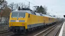 DB Netz AG Maschinenpool Berlin mit  120 160-7  (NVR: 91 80 6 120 160-7 D-DB) als Schublok mit Messzug der DB Netz am 11.12.19 Berlin Hirschgarten Richtung Berliner City. 
