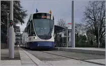 Nicht nur der Léman-Express hat seinen Schienenweg nach Annemasse gefunden, sondern auch das Genfer Tram fährt nach 61 Jahren wieder über die Grenze bis nach Annemasse. Im Bild der tpg Tango 1821 beim Wenden für die Rückfahrt nach Lancy Pont Rouge (Fahrtrichtungswechsel) in der Endhaltestelle Annemasse Parc Montessuit.

15. Dez. 2019