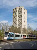 BERNMOBIL Combino 670 mit Werbung für die Krankenkasse KPT am 8. Dezember 2019 in Wittigkofen.
