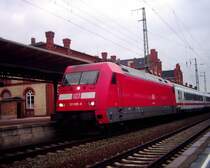 BR101 mit IC144 in Richtung Amsterdam im Bahnhof Stendal