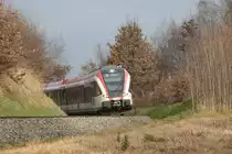 Zahlreiche Sonnenstrahlen haben uns im Dezember begleitet. 
Etwas verhalten waren sie an diesem 13.12.2019 . 
Hier im Ermer Bogen quietscht ein GTW 2/8 mit der Botschaft zum schlechten Wetter um´s Eck ,... 

