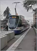 Annemasse, Parc Montessuit; Endstation der neuen tpg Linie 17 von Lancy Pont Rouge. 
Im Bild der tpg Tango 1821, bereit zur Rückfahrt.  

15. Dez. 2019