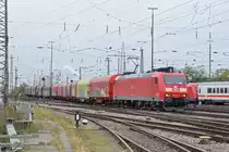 DB Lok 185 128-6 durchfährt den badischen Bahnhof. Die Aufnahme stammt vom 31.10.2019.