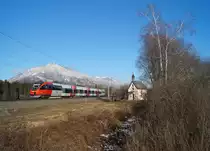 Mittlerweile fest im Tiroler Nahverkehr etabliert ist der 4024 118-4  LiteraTourZug  aus Kärnten. Am 29.12.2019 zählte auch er zu den auf der S1 eingesetzten 4 Triebwagen, die den ganzen Tag über ihren Dienst fahrplanmäßig versahen. Mit frisch lackierter Triebwagenspitze des 6024 strebte er bei Brixlegg dem Bestimmungsbahnhof Telfs-Pfaffenhofen als S 5118 entgegen.
