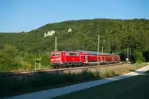 111 055 mit der RB 59104 (München Hbf - Nürnberg Hbf) bei Dollnstein, 24.07.2019