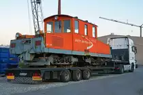 BAHNMUSEUM KERZERS-KALLNACH/BMK.
Im Jubiläumsjahr 2019 des grossen Krokodils kam es beim kleinen Krokodil aus dem Oberaargau zu wesentlichen Veränderungen. 
Die ehemalige LMB, OJB, RVO, ASm Ge 4/4 126 (Ge 4/4 56) mit Baujahr 1917 wurde am 14. Oktober 2019 in Kallnach auf einen Strassentransporter verladen und infolge Nachtfahrverbot erst am frühen Morgen des folgenden Tages zur Detska zeleznica Kosicka in der Slowakei überführt.
Infolge Auflösung des Bahnmuseums Kerzers hat dieses kleine Krokodil die Schweiz für immer verlassen.
Foto: Walter Ruetsch 