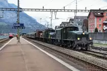 Das KROKODIL Ce 6/8 II 14253.
Eine Loklegende feierte 100 Jahre.
Am Dienstag den 31. Dezember 2019 ging das Jubiläumsjahr zu Ende.
Am 19. Oktober 2019 fand zu diesem Anlass von SBB HISTORIC eine Sonderfahrt von Erstfeld nach Bellinzona und zurück statt. Der Extrazug bestehend aus 10 historischen Reisezugwagen wurde mit den Ce 6/8 II 14253, Be 6/8 III 13302 und der Ce 6/8 III 14305 geführt. Auf dem Streckenabschnitt mit ETCS-L2 leistete die Re 420 192-7 Vorspanndienst.
Die Schlechtwetteraufnahmen entstanden in Erstfeld, Faido, Bellinzona und Airolo.
Foto: Walter Ruetsch 