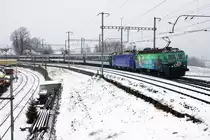 HÖFNER NARRENFAHRT 2019.
Die 42. Höfner Narrenfahrt fand am Sonntag den 6. Januar 2019 statt. Der in Samstagern bereit gestellte Sonderzug traf pünktlich am Zielort  QUASTENECK , beziehungsweise Küssnacht am Rigi ein. Seit vielen Jahren findet diese Fahrt am Dreikönigstag statt. 
Da für mich dieses Jahr Aufnahmen terminlich nicht möglich sind, stellte ich Impressionen aus dem Jahre 2019 ein. Geführt wurde der Narrenzug mit der Re 456 der Müller Gleisbau AG, ehemals SOB/RM.
Foto: Walter Ruetsch 