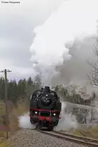 EFZ-Dreikönigsdampf 2020 (04.01.20):
64 419 (DBK) als Vorspannlok und 52 7596 (EFZ) als Zuglok mit dem DPE 88715 (Tübingen Hbf - Welzheim) in Breitenfürst beim  Dampfspektakel im Schwäbischen Wald .