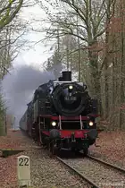 EFZ-Dreikönigsdampf 2020 (04.01.20):
64 419 (DBK) als Vorspannlok und 52 7596 (EFZ) als Zuglok mit dem DPE 88715 (Tübingen Hbf - Welzheim) am km 22 in Welzheim-Tannwald beim  Dampfspektakel im Schwäbischen Wald .