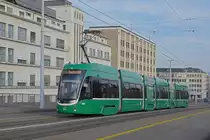 Be 6/8 Flexity 5029, auf der Linie 1, überquert die Dreirosenbrücke. Die Aufnahme stammt vom 31.12.2019.