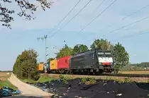 Am 12.09.2018 bespannte MRCE/SBBCI ES 64 F4-102 (189 102-7)  SBB Cargo International  den DGS 40031 (Rotterdam Waalhaven - Melzo Scalo), als sie nördlich von Müllheim (Baden) am Fotografen vorbei gen Schweiz fuhr.