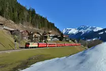 Ge 4/4 II 622 mit einem Regio am 19.03.2016 bei Serneus.