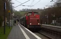 203 115-1  Held der Schienen  kommt mit einem Sonderzug aus dem  Ruhrgebiet nach Aachen-Hbf zum Aachener-Weihnachtsmarkt und kommt aus Richtung Köln und fährt durch Aachen-Eilendorf in Richtung Aachen-Hbf. 
Aufgenommen vom Bahnsteig 1 in Aachen-Eilendorf. 
Bei Wolken am Mittag vom 14.12.2019.