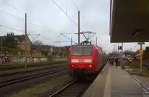 Ein Nachschuss auf die 146 002 DB schiebt den RE9 aus Siegen-Hbf nach Aachen-Hbf und hilt in Langerwehe und fuhr in Richtung Aachen.
Aufgenommen von Bahnsteig 4 in Langerwehe. 
Bei Regenwetter am Nachmittag vom 14.12.2019.

