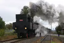 CSD 423 009 (CD 90 54 4230 009-1) fährt am 05.Oktober 2019 mit dem Os 11814 nach Borohradek aus dem Bahnhof Slatinany.